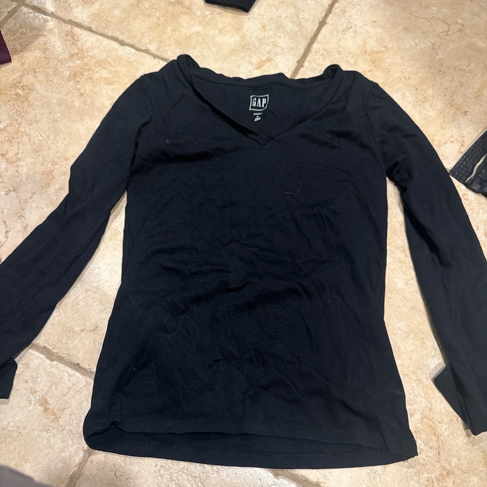 Gap long sleeve v neck- super soft